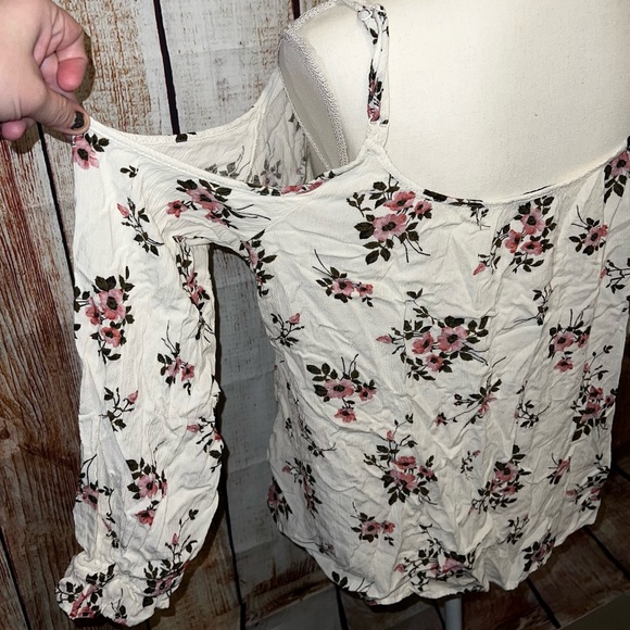 American Eagle cold shoulder floral top size XXL - Picture 5 of 8